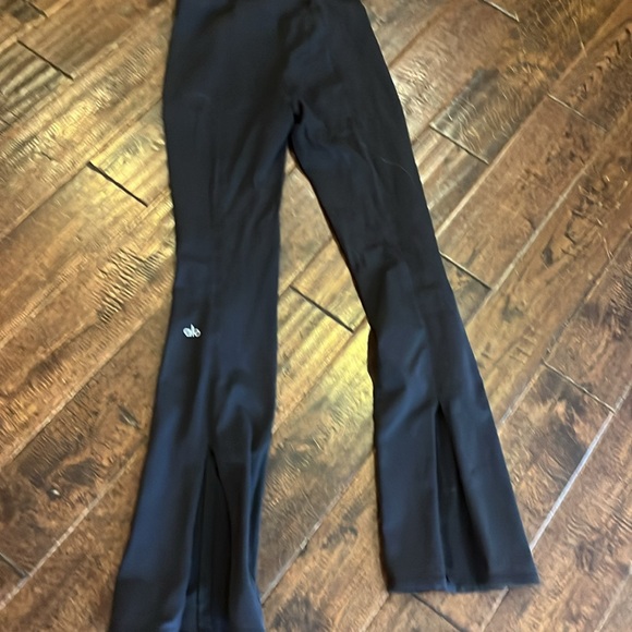 Alo airbrushed kick back leggings small - Picture 3 of 4